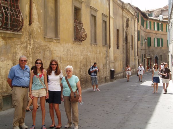3 Generations Traveling Together - One Day in a City