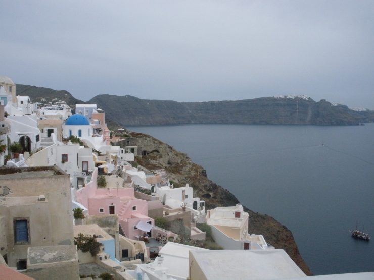 The cliff-hugging buildings of Oia, Santorini