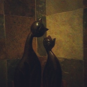 Cute, but made me miss my own cats! Cat - and dog - statues should not be put in hotel rooms.