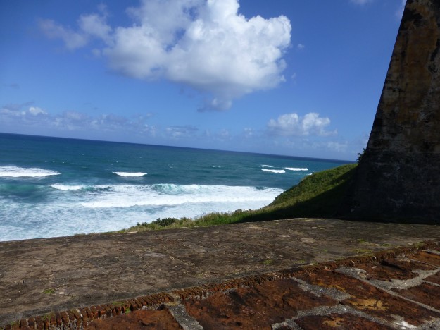 Castillo San Cristobal: The waves of the Caribbean crashing up next to the fort. 