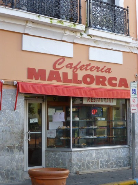 Cafeteria Mallorca, San Juan: Go on in!