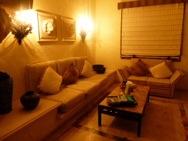 Zoetry Paraiso de la Bonita: The Mayan-inspired living room. 