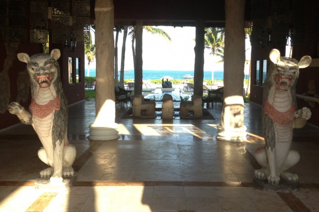 Zoetry Entrance: This is the view that greets you when you arrive at Zoetry Paraiso de la Bonita.