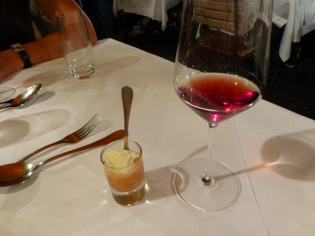 Broeding Restaurant, Munich: Peaches and clotted cream for dessert.