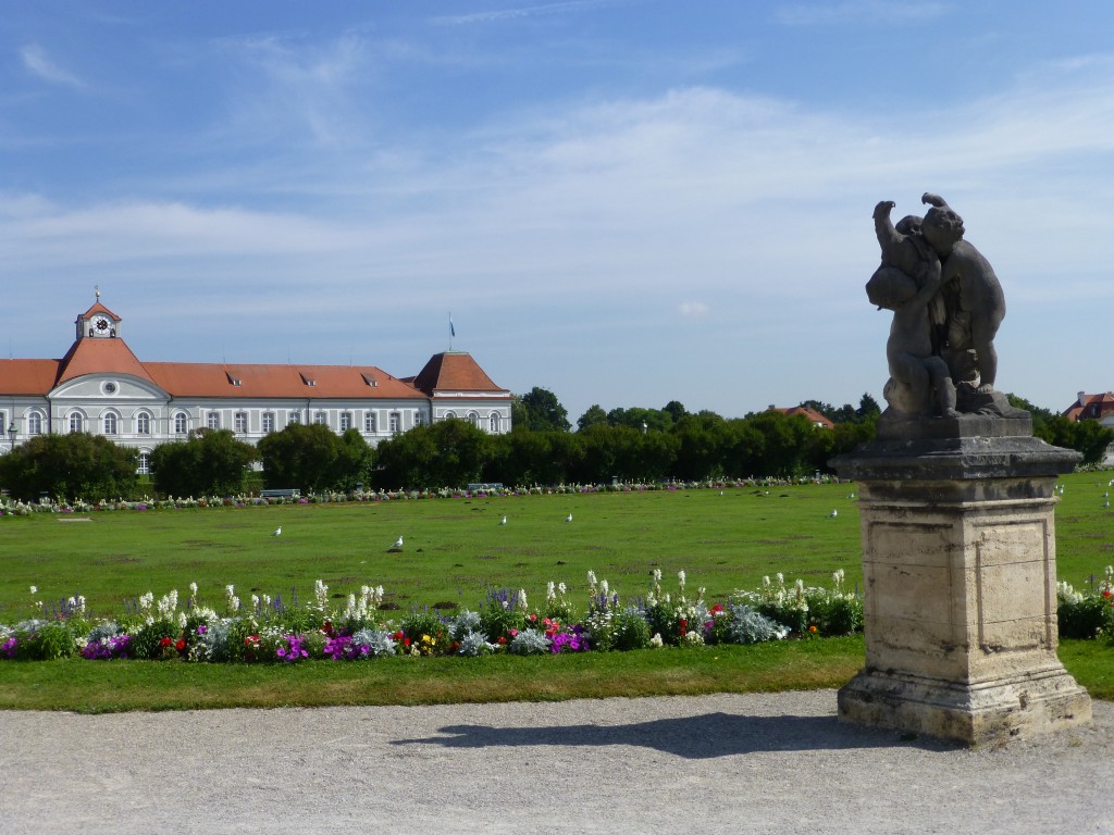 Schloss Nymphenburg is one of the places to visit in Munich in 1 day that you cannot miss seeing.