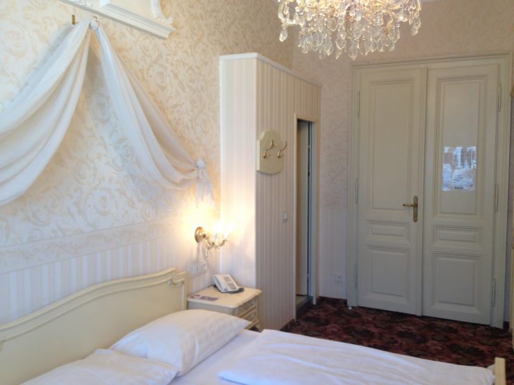 Aviano My Secret Home: An elegant room in Vienna's city center.