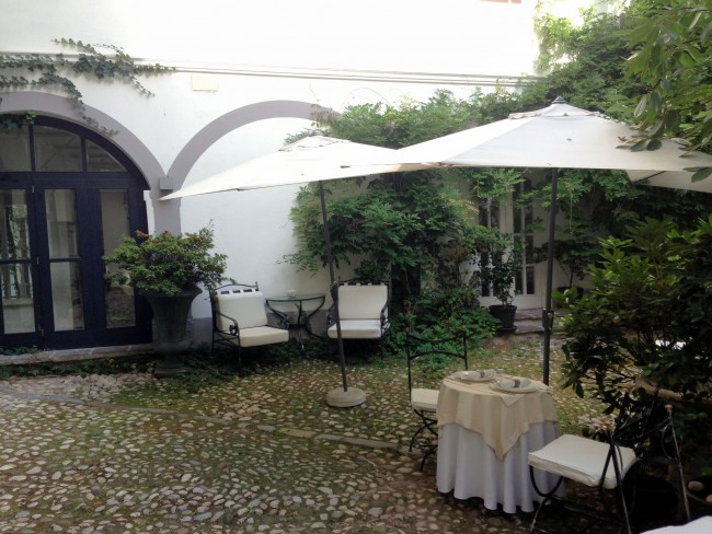 Little seating area in the courtyard -- an ideal place to enjoy Antiq Palace's delicious breakfast.