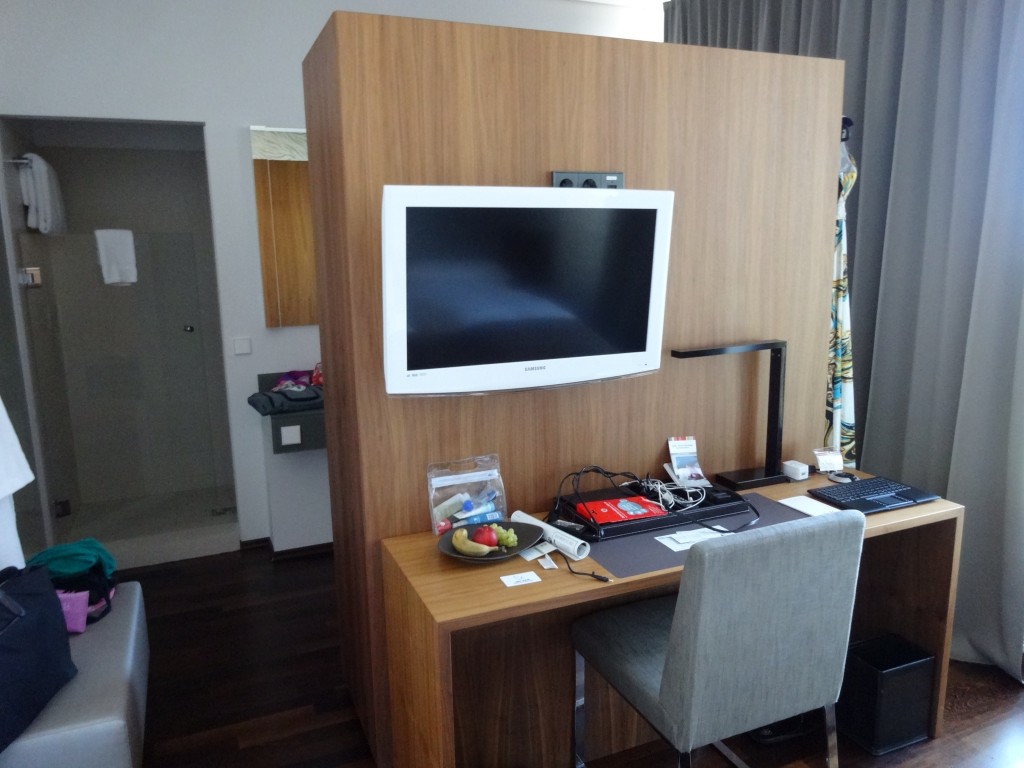 Cosmo Hotel in Berlin: Space saving room divider between the bathroom and bed. 