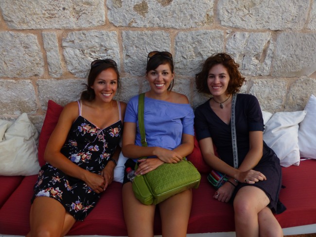 Staying cool in the summer heat of Europe: 3 different outfits, 3 different ways to stay cool.