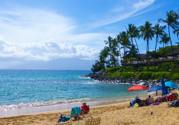 That gorgeous Maui water is just begging you and your belly to take a dip.