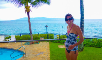 Babymoon bump in Maui.