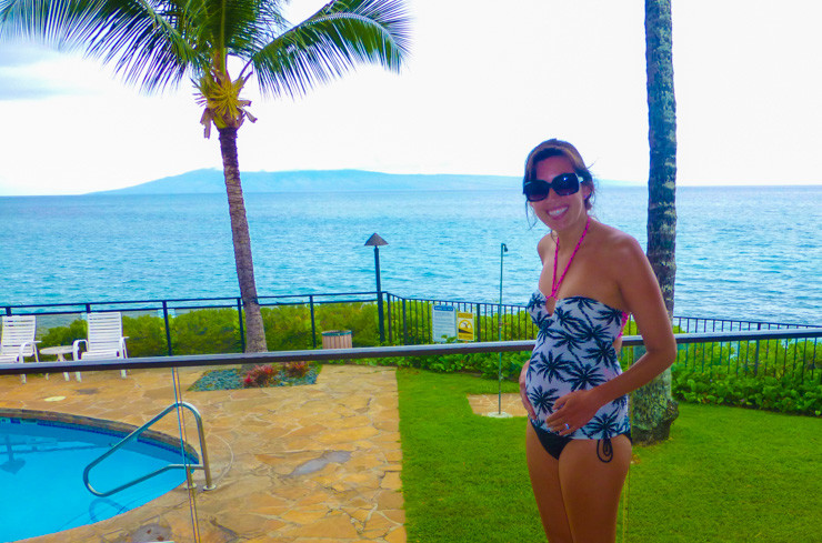 Babymoon bump in Maui.