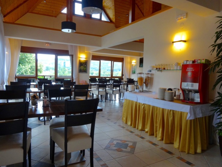 Breakfast room with views of the surrounding Plitvice Lakes countryside. 