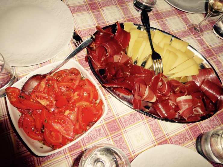 Tomatoes, prosciutto, and cheese...a wine tasting pairing delight at Pinjata.