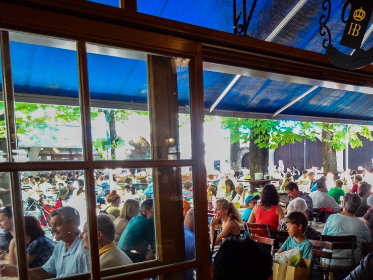 The crowded outdoor area at Hofbräuhaus.