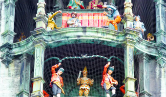 Glockenspiel Performance in Marienplatz Square in Munich: Twirling dancers while the King and Queen look on.