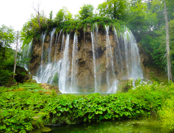 A crescent of cascading water in Plitvice Lakes. 