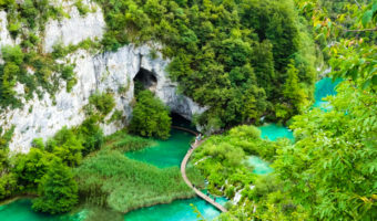 I eventually made my way down to this cave and wooden bridge.