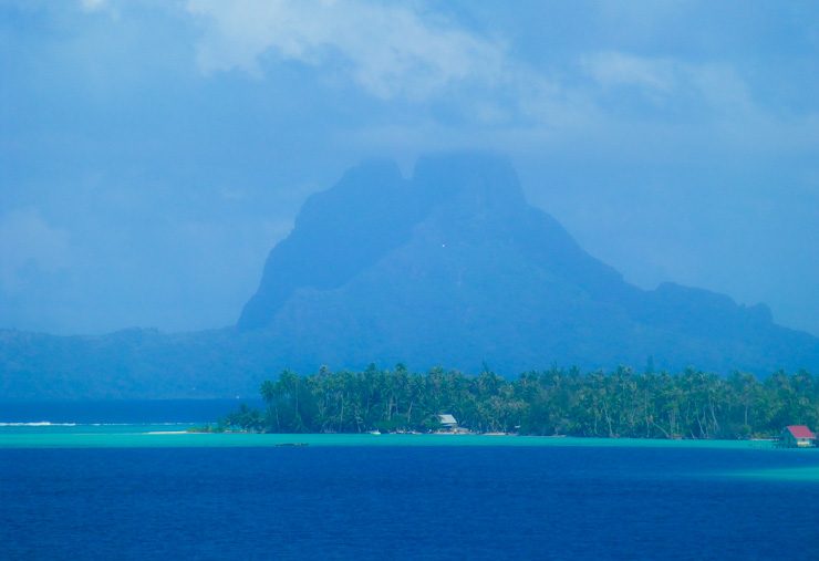 Hmmm, is there a shark looming under that gorgeous water? 