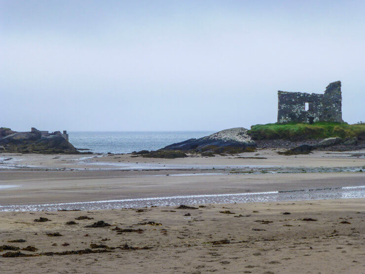 Ballinskelligs Castle and Beach: a must-see sight along the Ring of Kerry in Ireland.