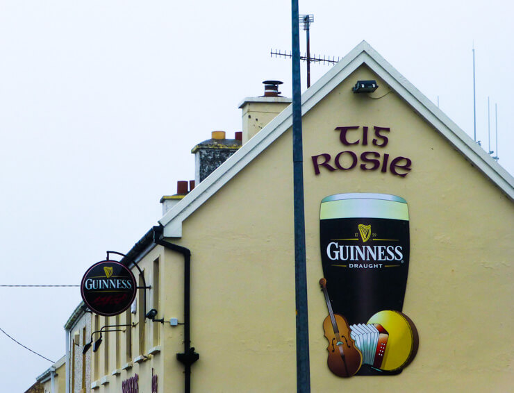 Tig Rosie: my favorite pub along the Ring of Kerry