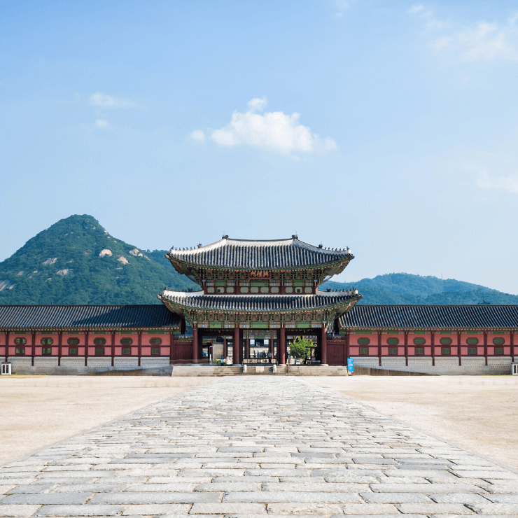 Entrance to Gyeongbokgung Palace in Seoul, South Korea -- a must-see when touring Seoul in a day. 