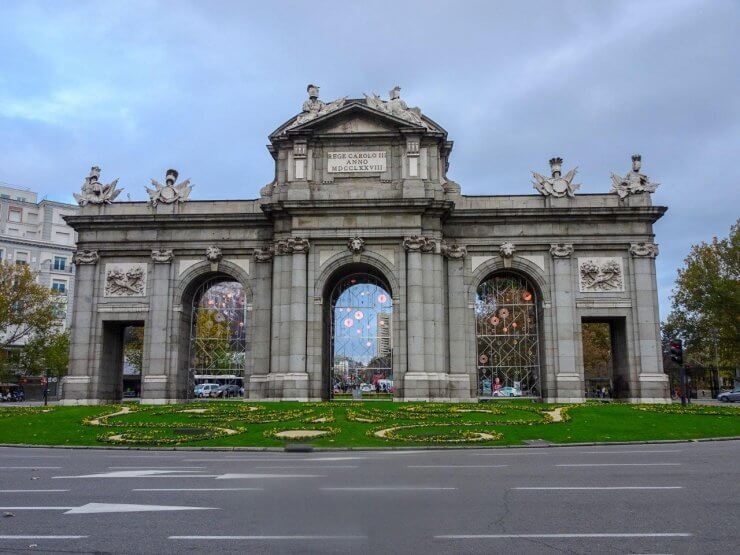 Puerta de Alcalá Gate: Entrance to El Retiro Park in Madrid