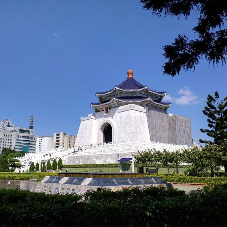 Chiang Kai-Shek Memorial Hall is a must-see site even if short on time and you only have one day in Taipei. 