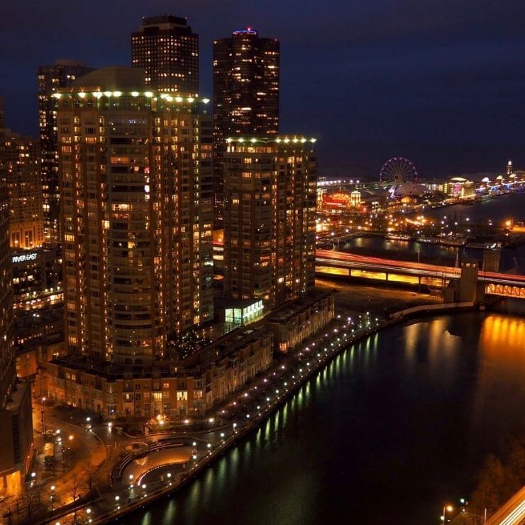 Spending 24 hours in Chicago gives you the opportunity to experience Chicago's dynamic nightlife and world-class restaurants. 