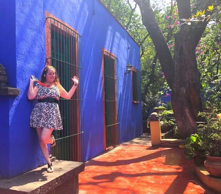 Casa Azul: Standing in front of the Frida Kahlo Museum in Mexico City