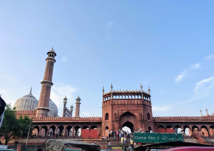 People arriving for sightseeing in Delhi, India.