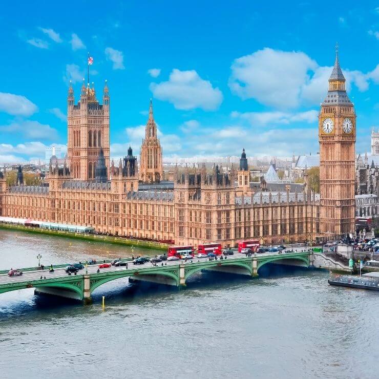 Iconic View of London: Big Ben and Parliament - two things that you can't miss seeing even if you only have one day in London. 