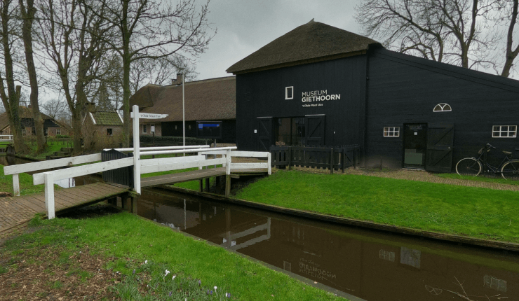 Exterior shot of Giethoorn Museum.