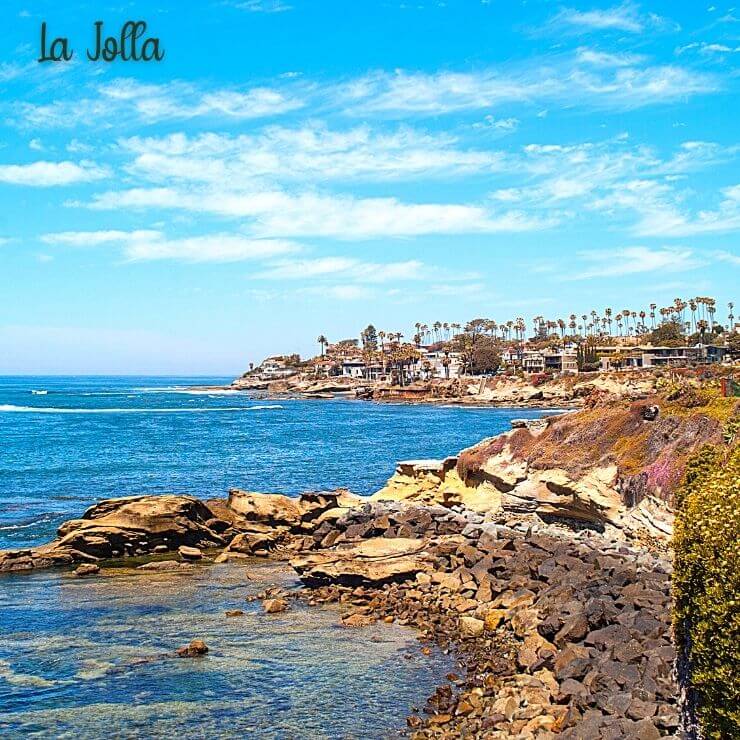 The beautiful coastline of La Jolla with rocky cliffs and mansions.