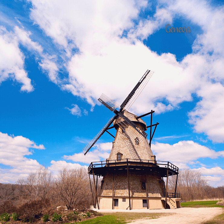 Enjoy shopping on a girls trip in Geneva Illinois. 